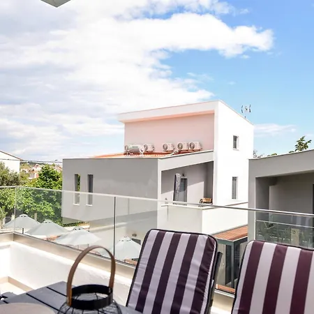 Diamond Deluxe Loft Nea Iraklitsa